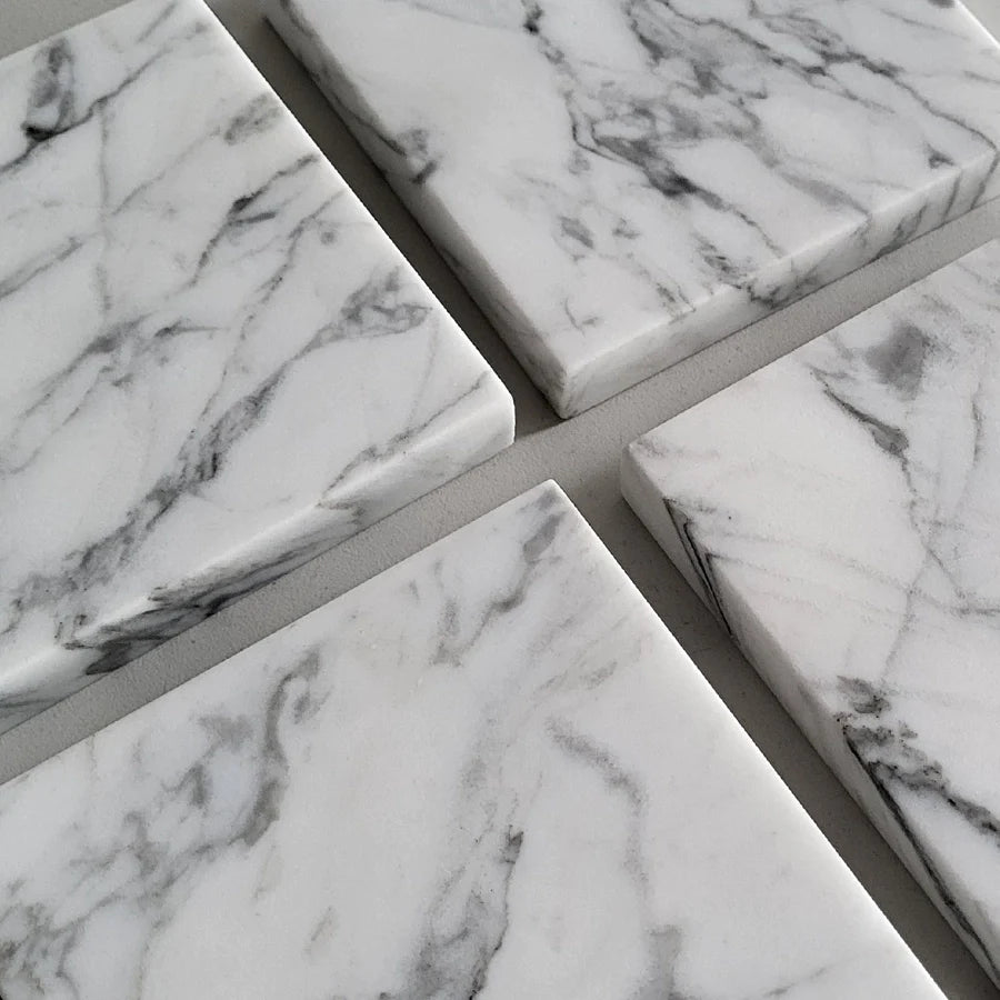 Weißer Naturstein Waschtisch aus Marmor. Bianco Carrara - eckig rechts